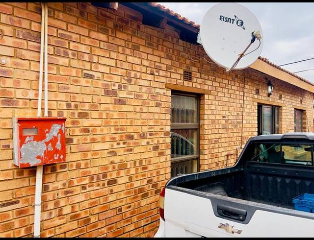 2 BEDROOM HOUSE FOR SALE IN PHIRI